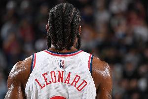 伦纳德谈本队末节崩盘：这样的情况难免发生 勇士配得上胜利