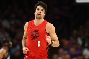 杨健：阿夫迪亚这突破真是不一样的质感 文班觉得呢？