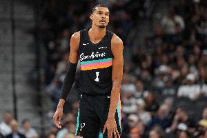 米奇：文班下场会出战开拓者 两队相对健康系列赛会很激烈