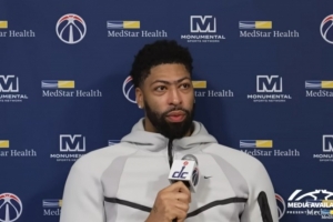 浓眉谈交易：没想过会被卷入生意的这一面 但还能打球我就很快乐