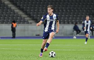 记者：德卡特仍在莱比锡引援名单之中，但艾希霍恩是首要目标