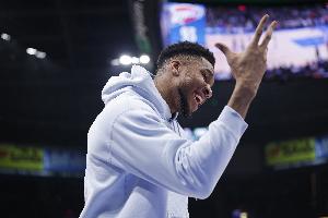 Shams：今夏预计森林狼勇士热火尼克斯等队将继续追求字母哥