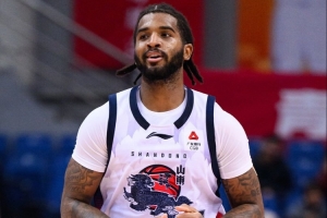 鲁媒：山东男篮外援克里斯已随队前往客场 他快要伤愈复出了