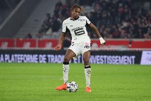 记者：尽管已签下雅凯，利物浦今夏仍可能再度引进一名中卫