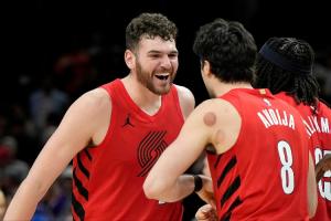 开拓者教练被抓&助理GM停职进季后赛！媒体人：真TM让人印象深刻