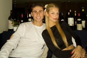 费尔明为女友甜蜜庆生，晒出多张合照并表白