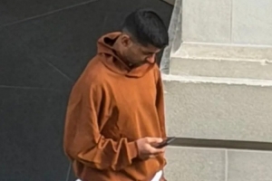 早日康复！太阳报：罗梅罗现身医疗中心，走路一瘸一拐