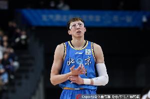 内线还是占优势！周琦出战21分钟 4中4拿到12分10板 有5前场板