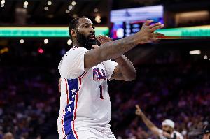 底角三分杀死比赛~本赛季德拉蒙德三分命中率35.6%＞申京