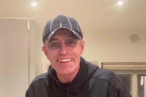 太阳报：前冰岛门将在家中遭歹徒捅刺14刀和多次殴打后幸运存活