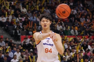 定海神针！王哲林10中9砍下20分16板大号两双 正负值+17最高