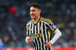 记者：巴萨通过中间人接触坎比亚索，想知道尤文要多少钱