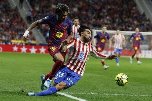 不满判罚！记者：巴萨球员对裁判的愤怒远多于欧冠被淘汰的沮丧