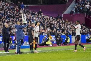 希勒、卡拉格：伊萨克几乎没有参与感 无法相信萨拉赫没首发