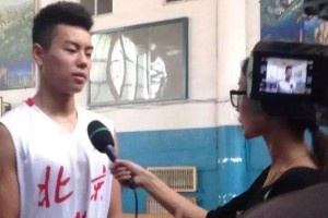 配乐《北京欢迎你》！李添荣晒照回顾青年时期在北京打球看球回忆