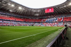 拜仁极端球迷冲场导致摄影师受伤！图片报：警方已对此展开调查