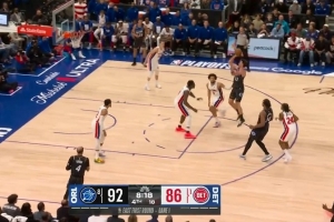 一人打一队？小瓦格纳上篮+抢断高难度抛投+单臂隔扣 连得8分！