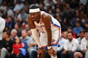 总有办法！亚历山大上半场连续高难度上篮砍15分3助攻 罚球8中7