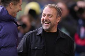 记者：弗里克续约进展顺利 引援方面巴萨首要任务是签下一名中锋