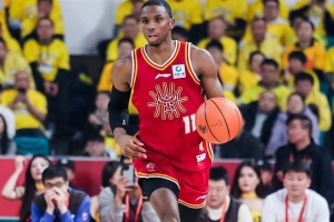 今天状态很棒！迪亚洛首节5分钟 5中5怒轰13分5板2助2断！