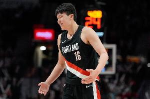 初体验！新秀赛季杨瀚森在球队季后赛首战就获得了出场机会