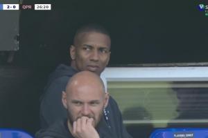 扬教授督战！此前宣布退役的阿什利·扬观战伊镇，球队2-0领先QPR