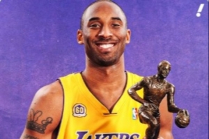 18年前的今天：科比·布莱恩特获得个人生涯唯一一个常规赛MVP