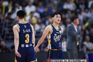 记者：广东的对飙火力跟不上 跟北京的阵容天赋差距还是太大了