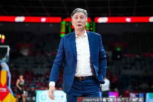 郑永刚：贺希宁&史密斯的价值是自己能得分又能带动队友 作用很大