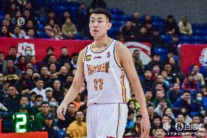 媒体人：焦海龙末节防守全情投入 判罚小插曲反而让他越战越勇