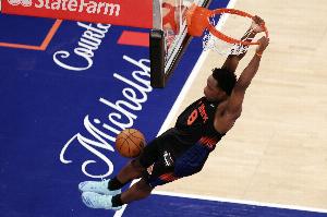 队记：阿努诺比属于极其轻微的腿筋拉伤 不需要长时间休养恢复
