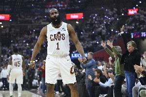 哈登谈自己13中3：就是投不进球 下半场我只出手2次一直在转移球