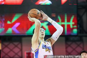 差异明显！北京全队首节罚球12中9 广东0罚球