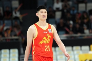 定海神针！胡金秋13中8贡献17分11板 正负值+6