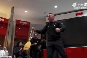 将对阵骑士！在晋级季后赛后，猛龙更衣室里一片欢呼庆祝